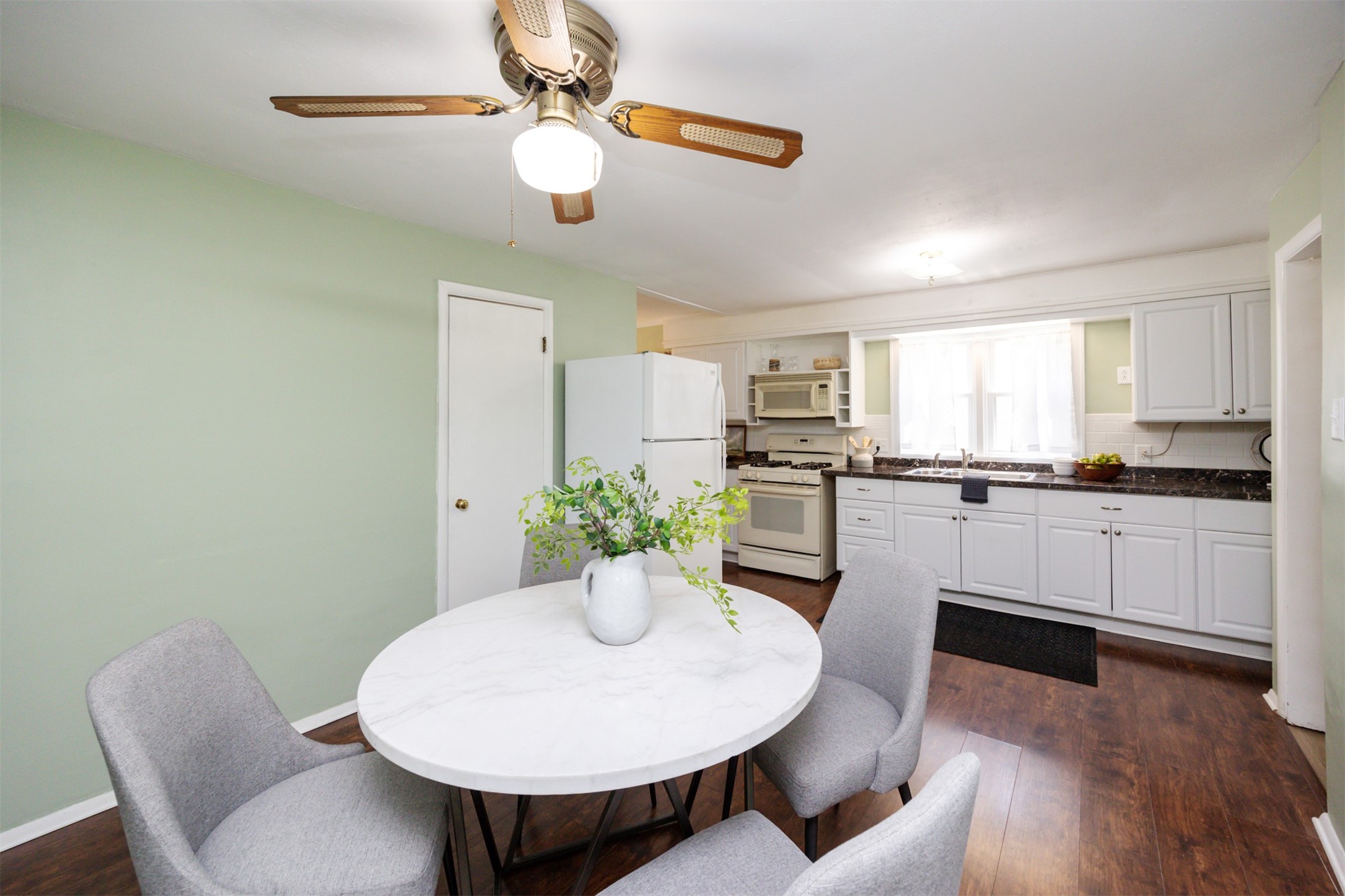 Listing images