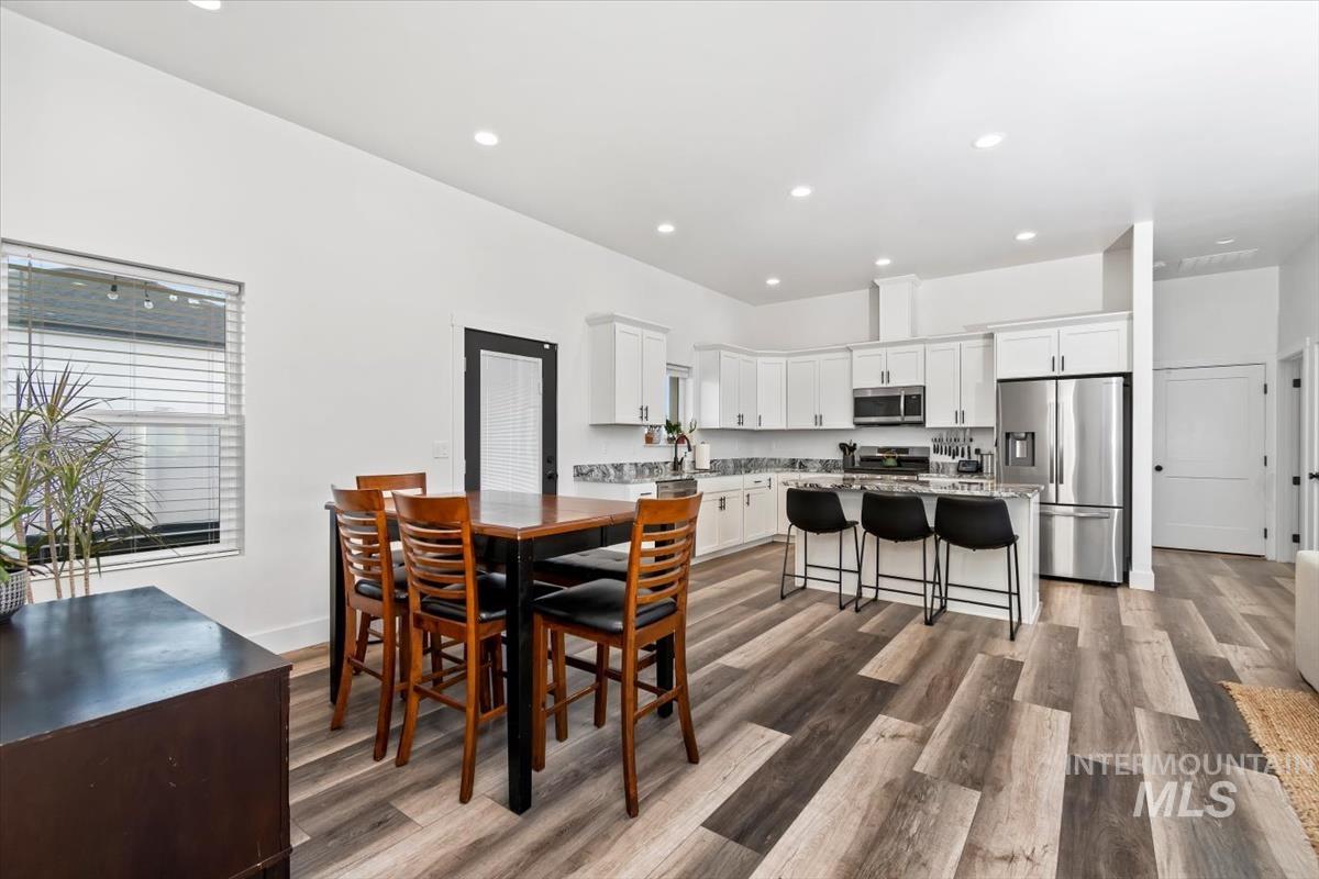 Listing images