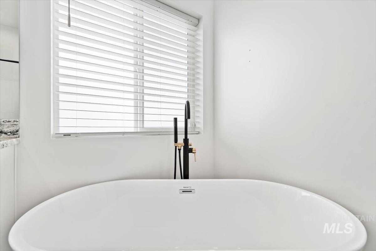 Listing images