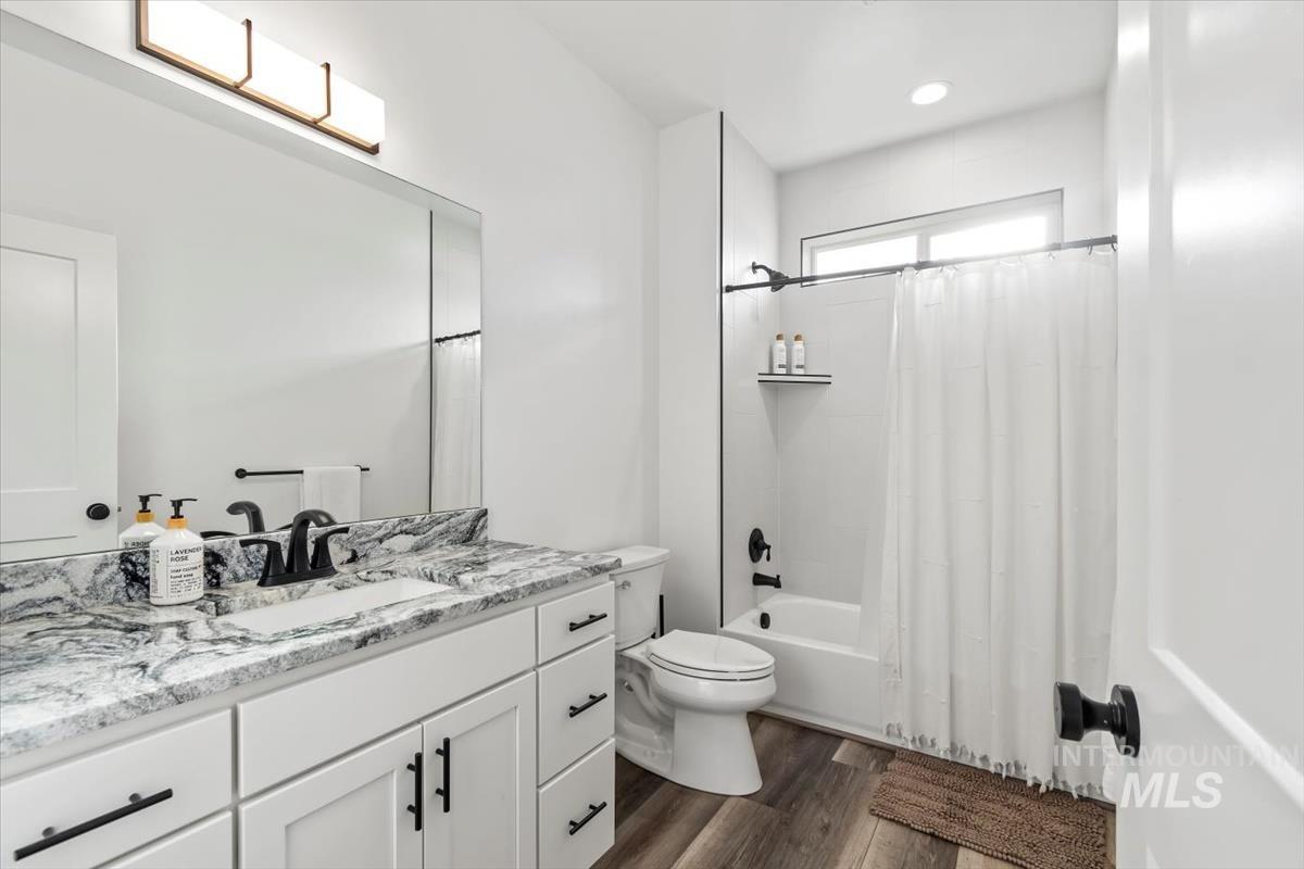 Listing images