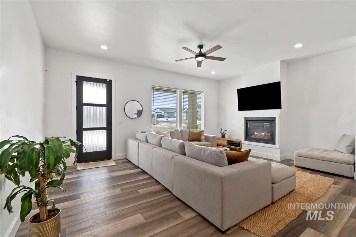 Listing images