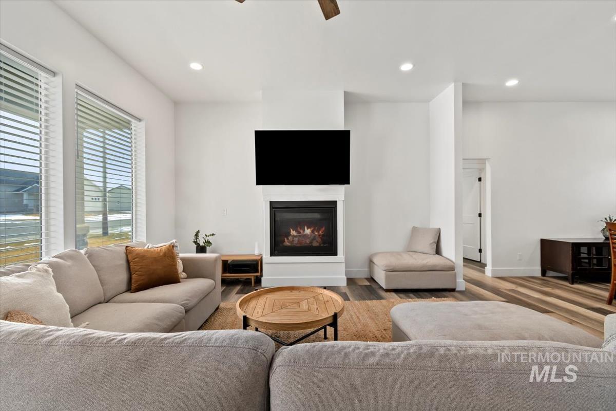 Listing images