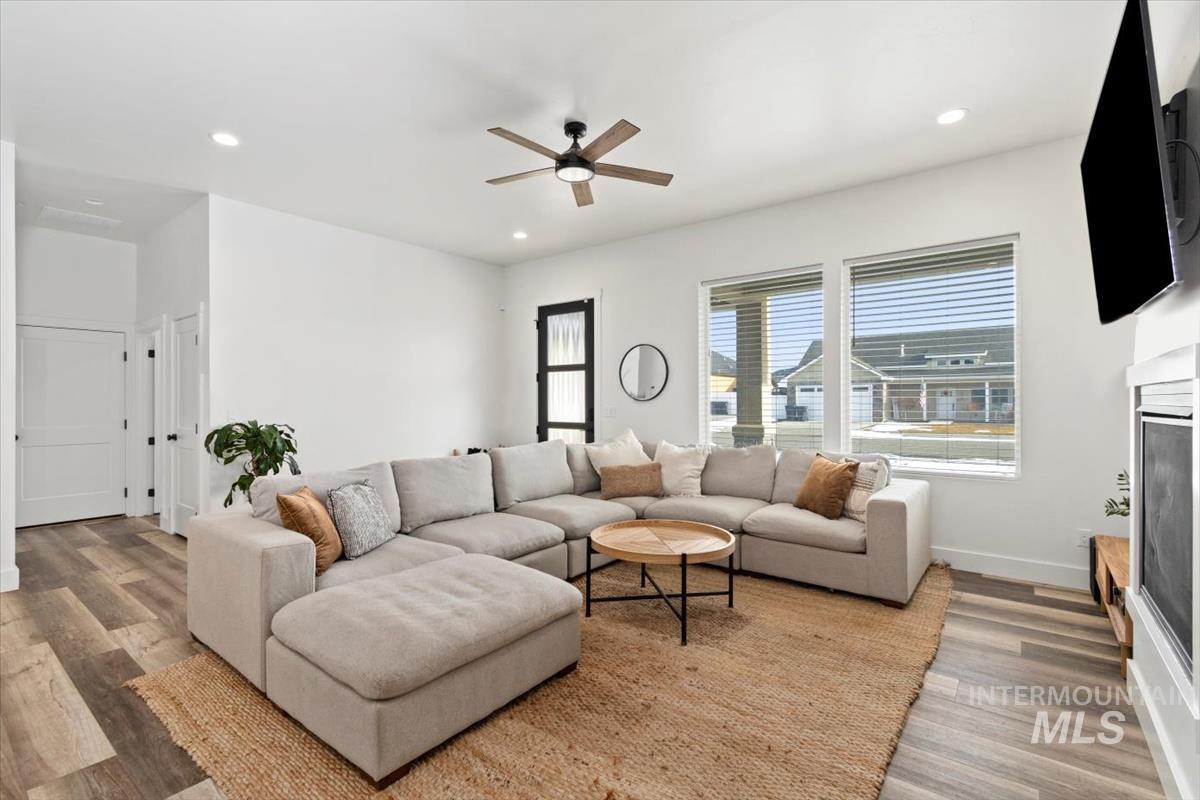 Listing images