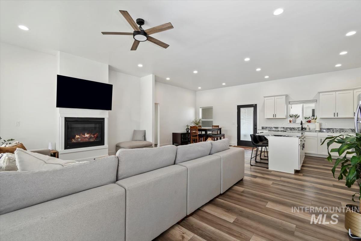 Listing images