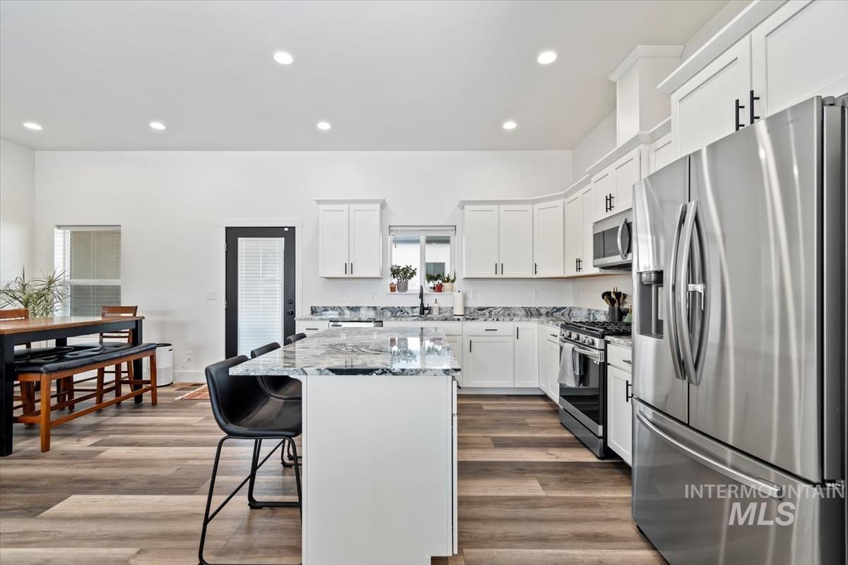 Listing images