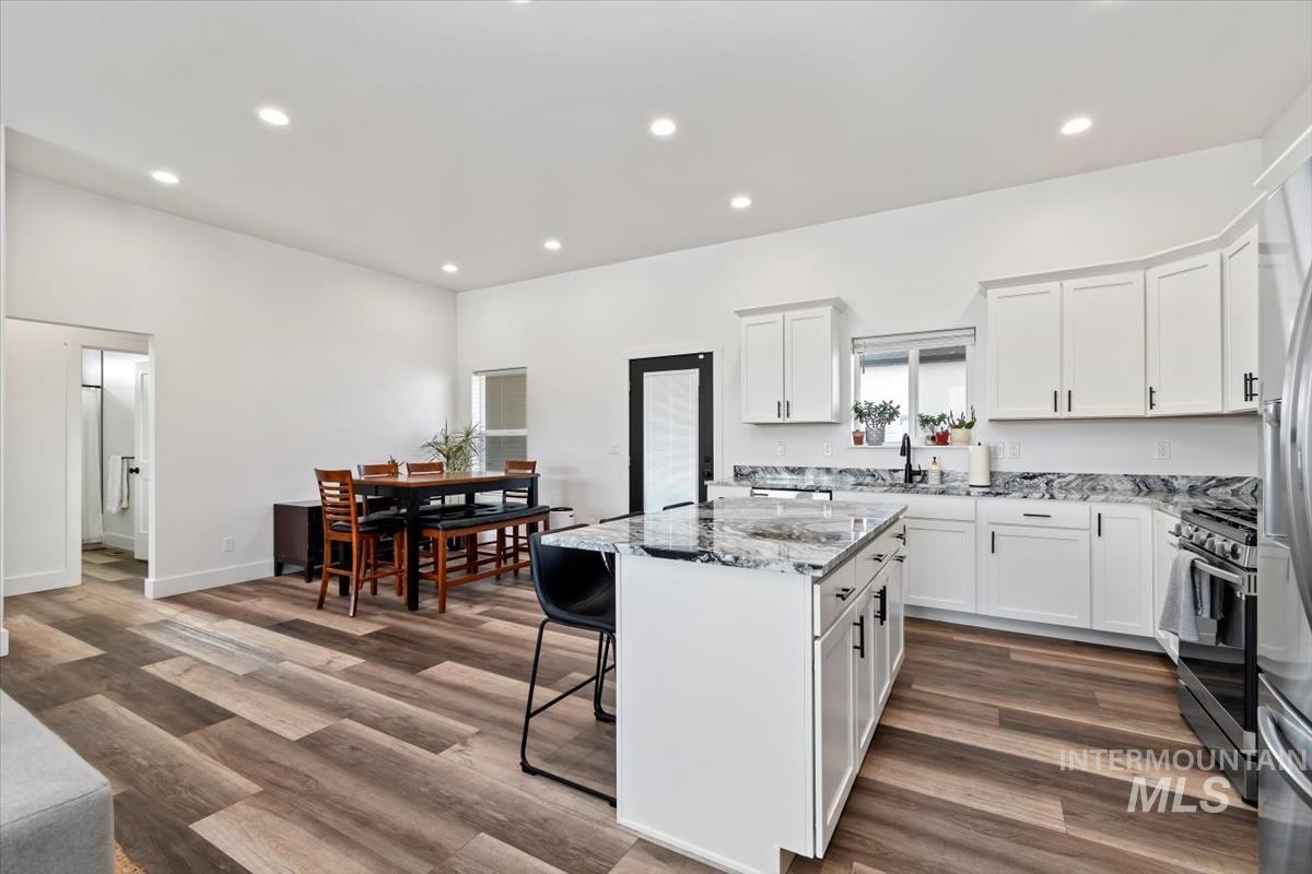 Listing images