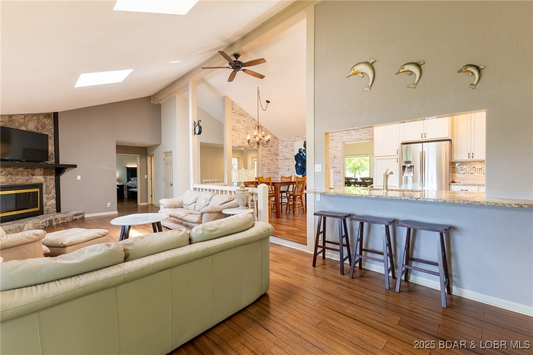 Listing images