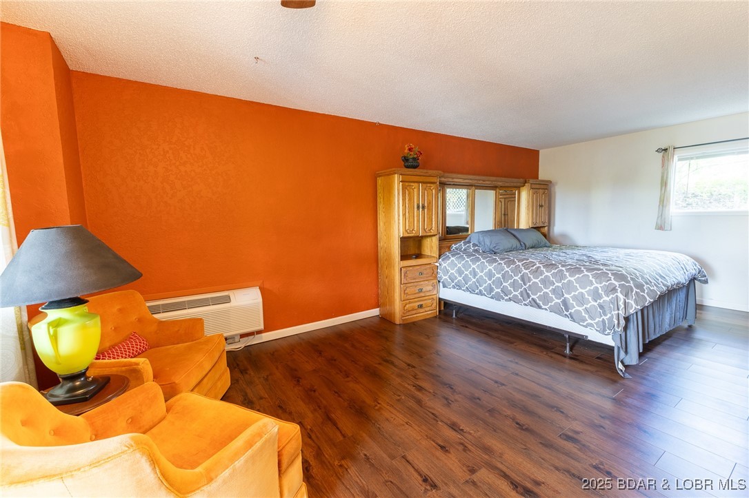 Listing images