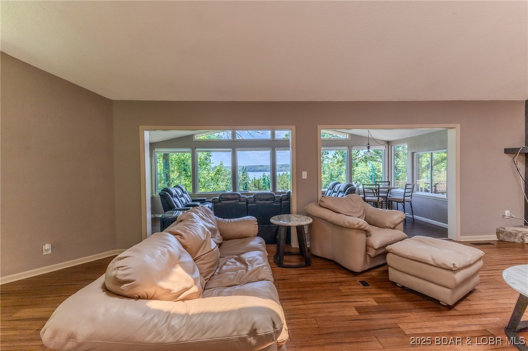 Listing images
