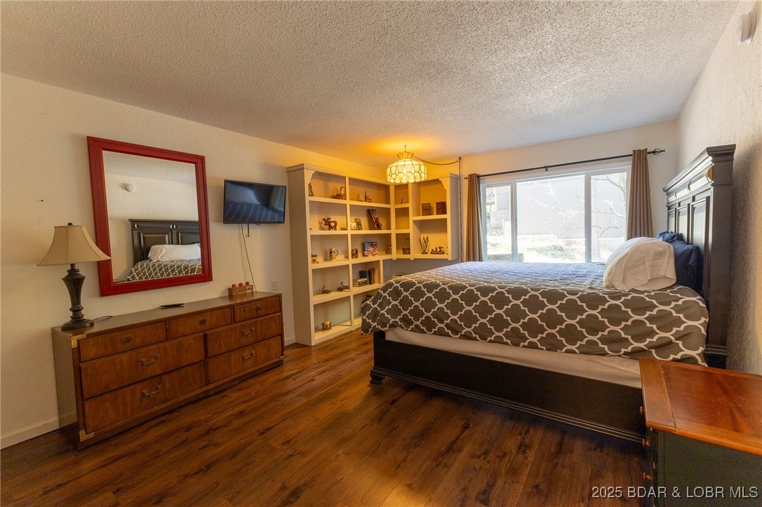 Listing images