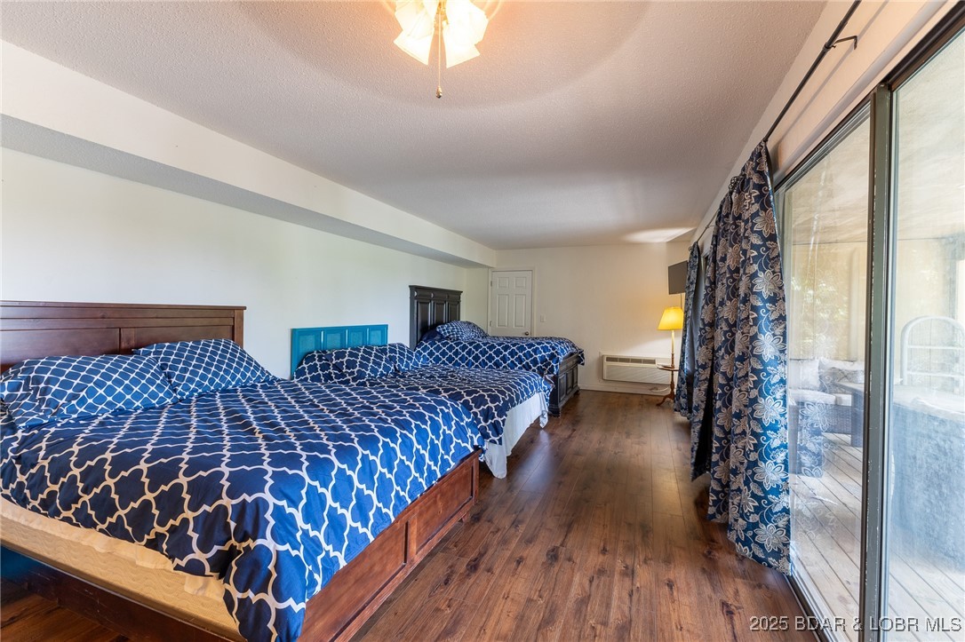 Listing images