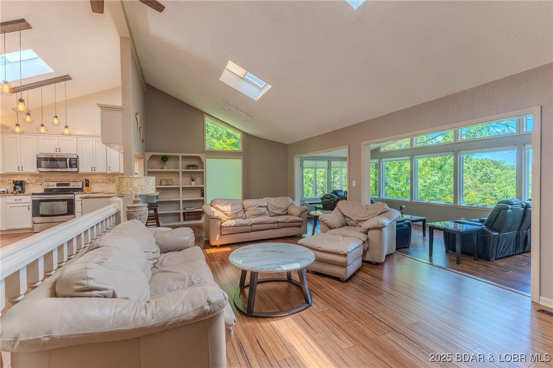 Listing images