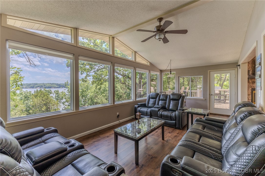 Listing images