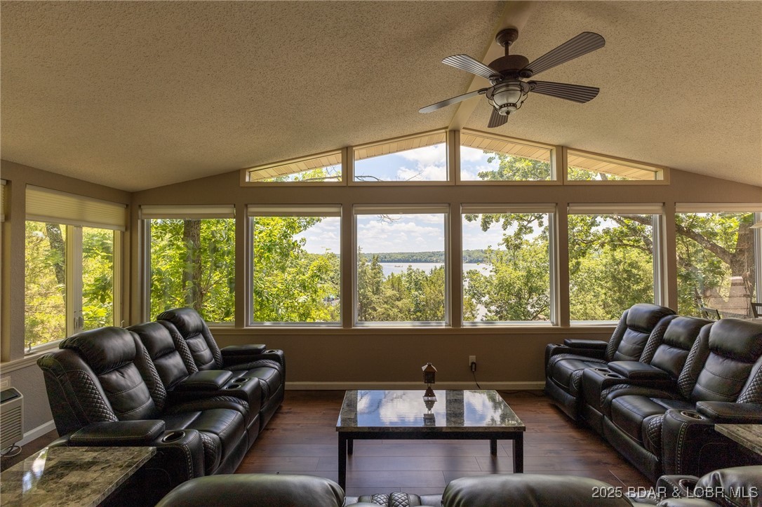 Listing images