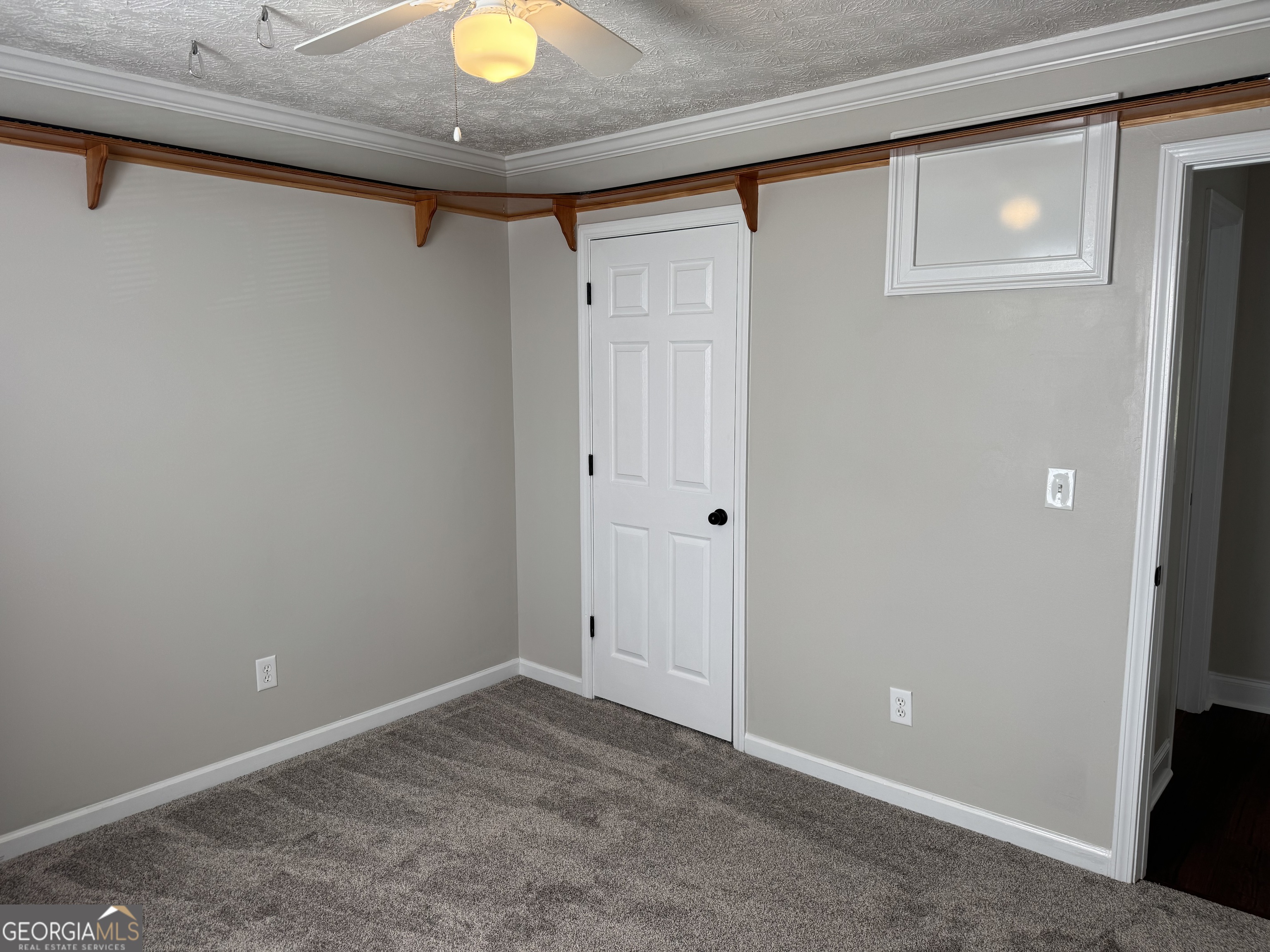 Listing images
