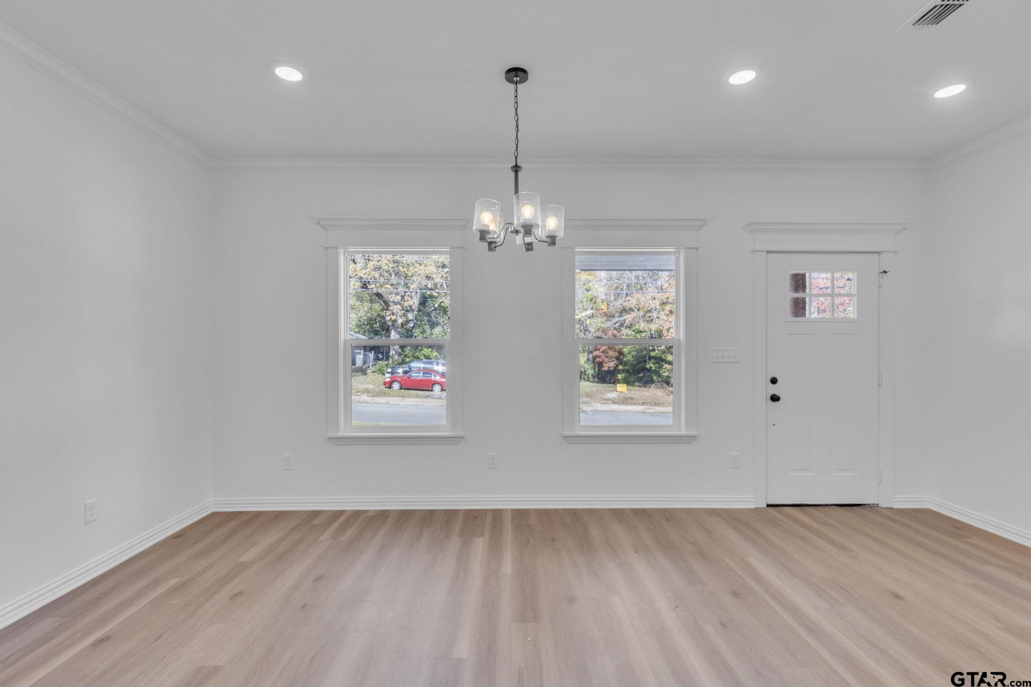 Listing images