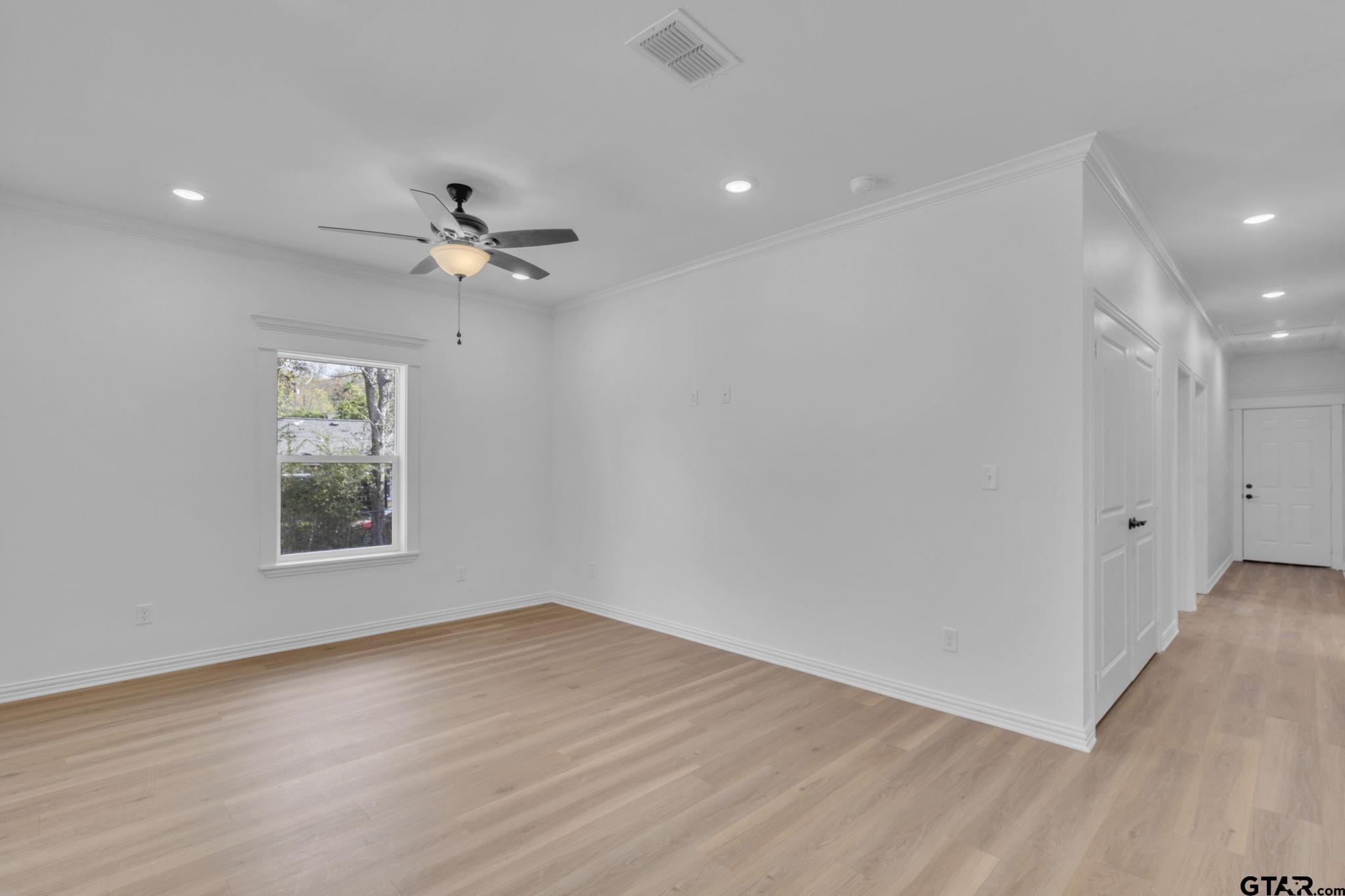 Listing images