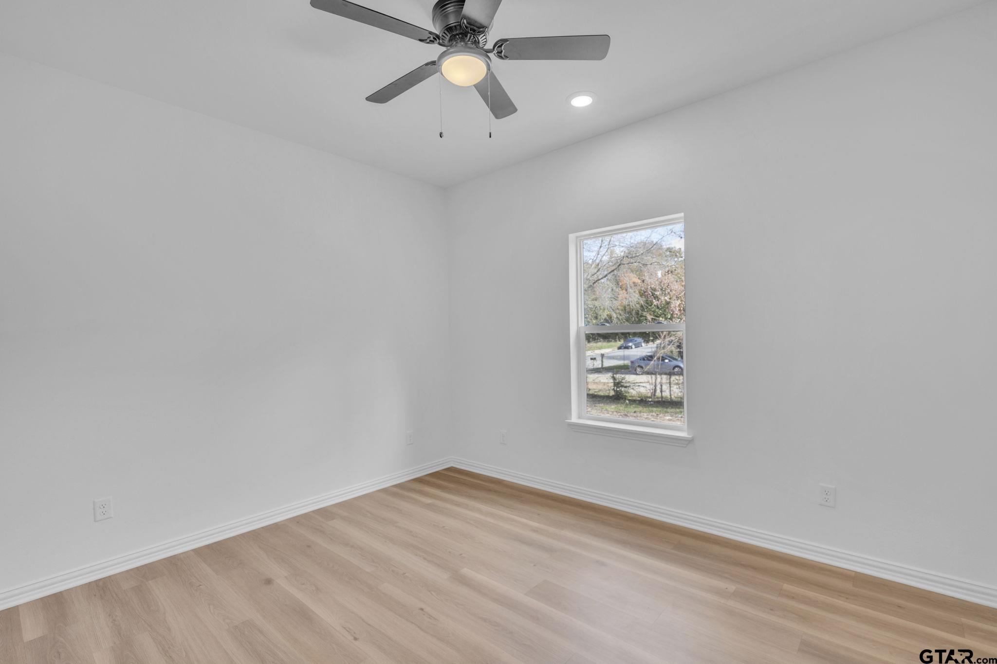 Listing images