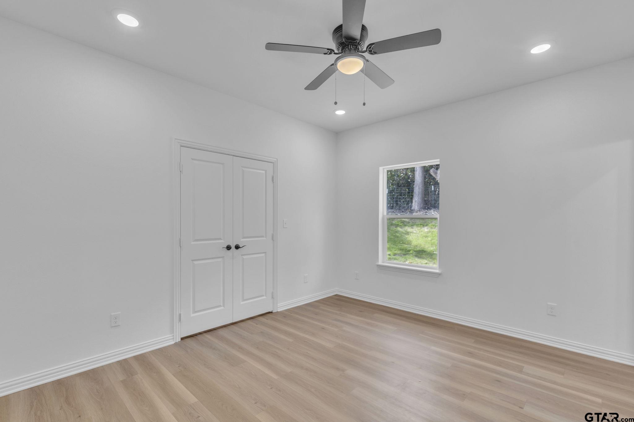 Listing images