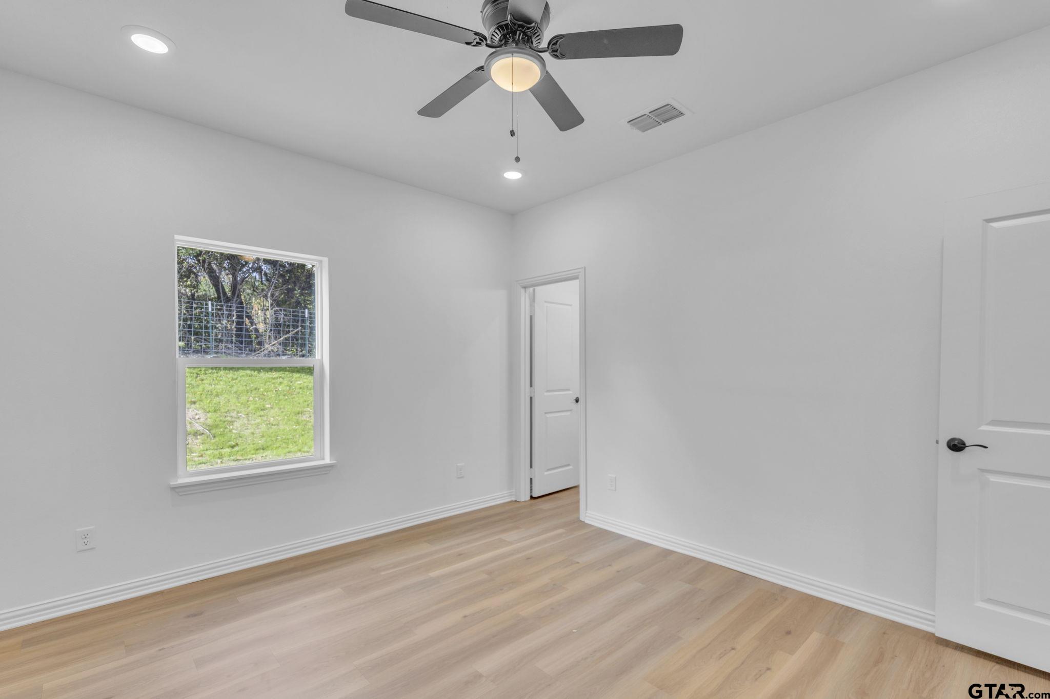 Listing images