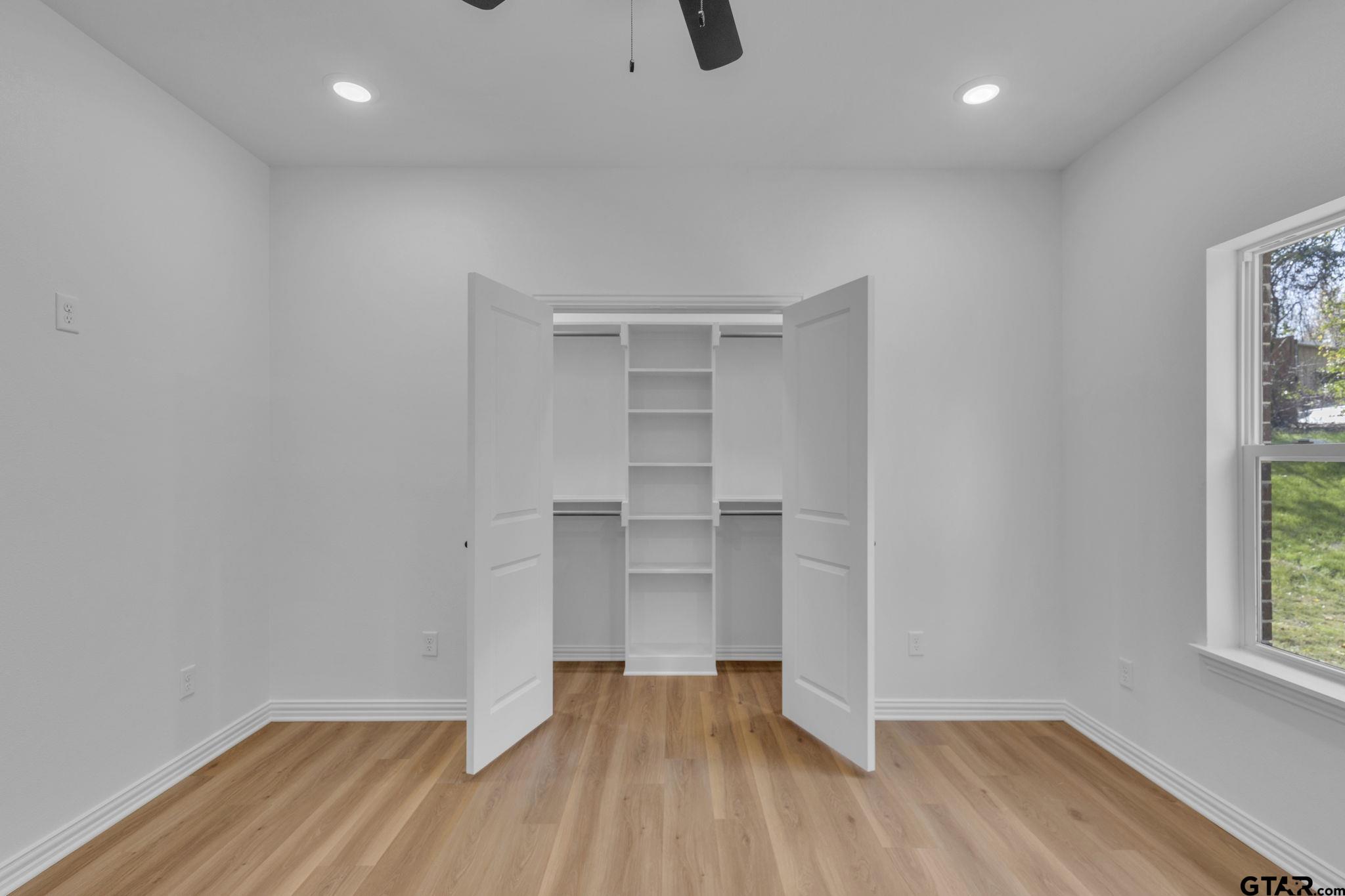 Listing images