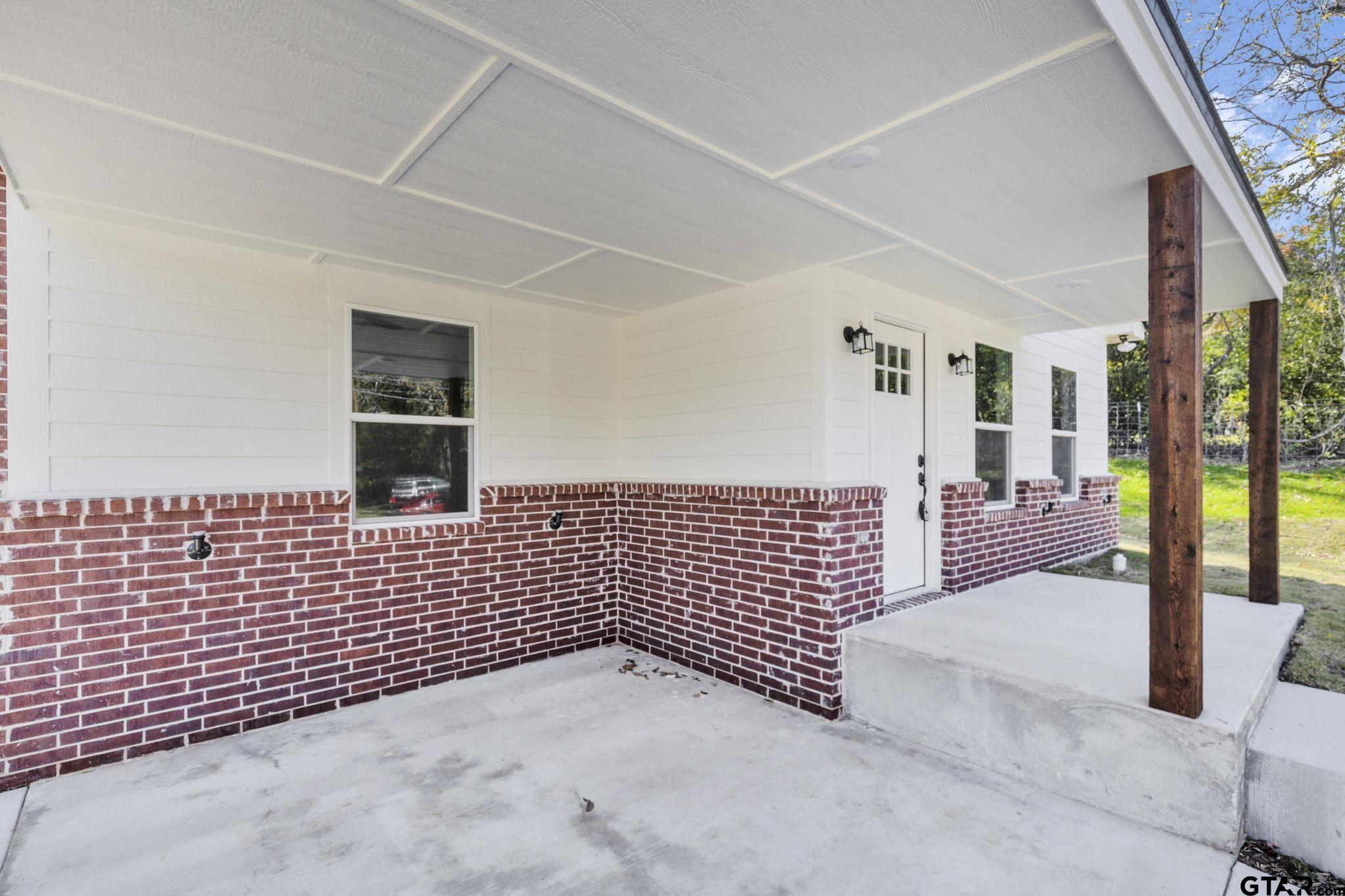 Listing images