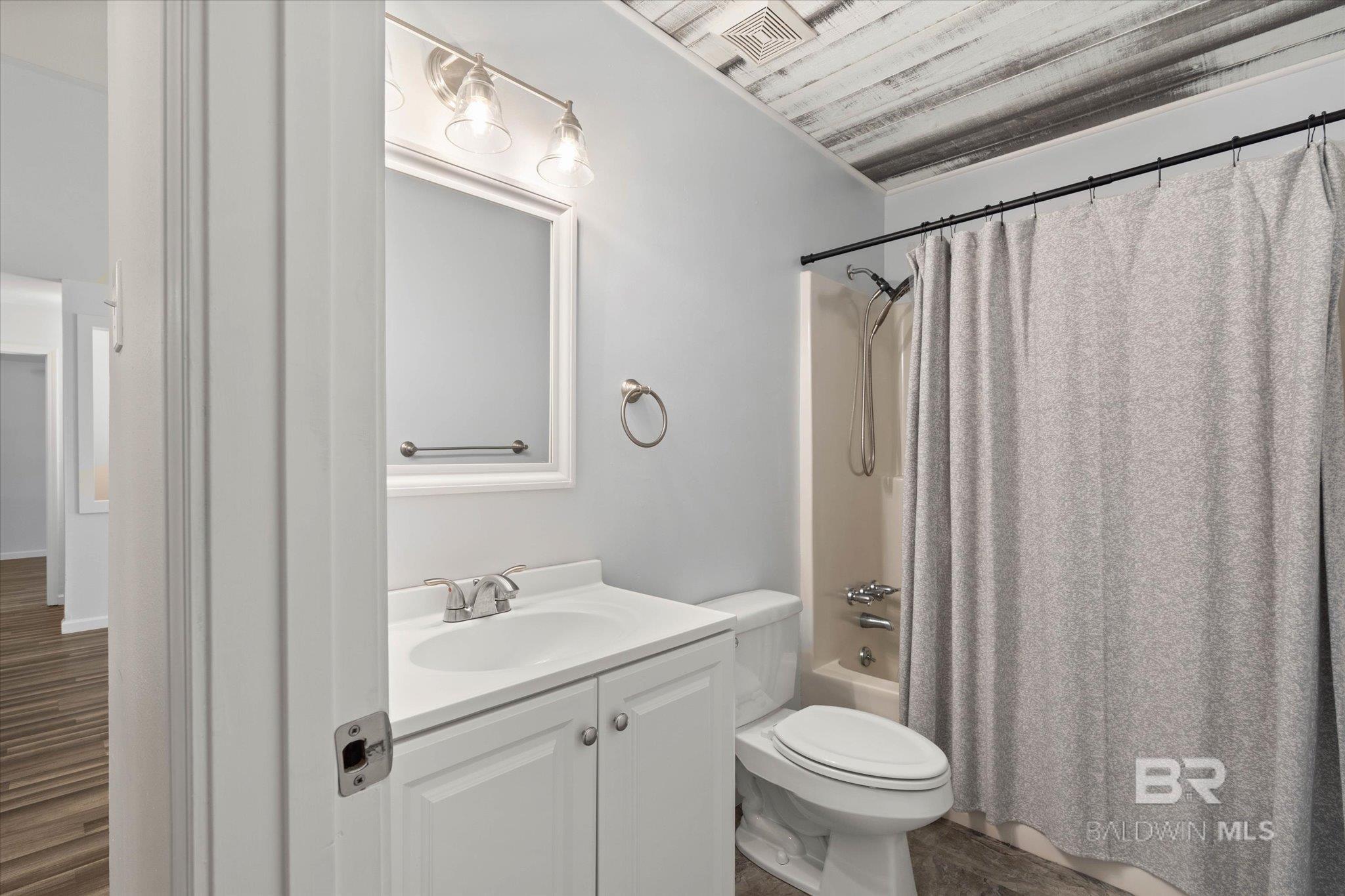 Listing images