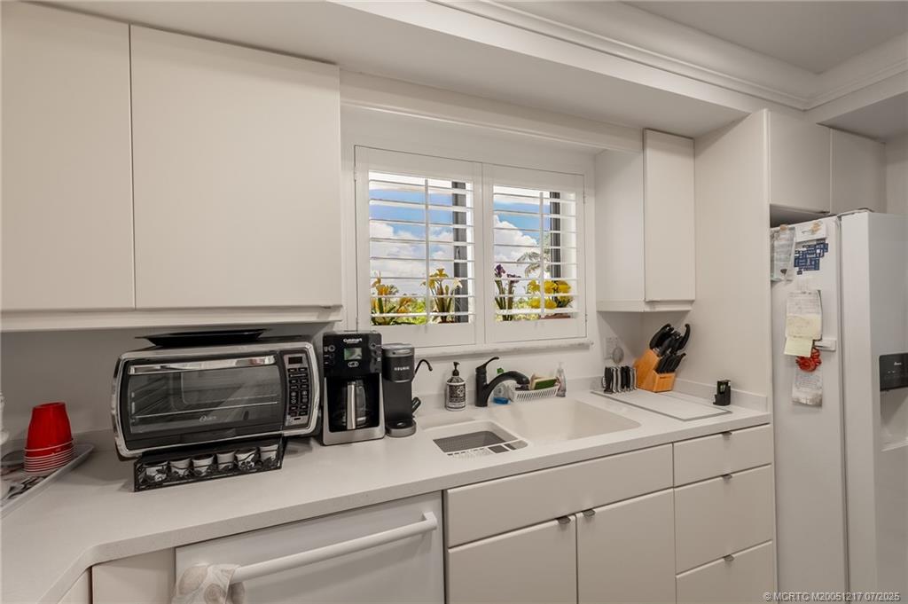Listing images