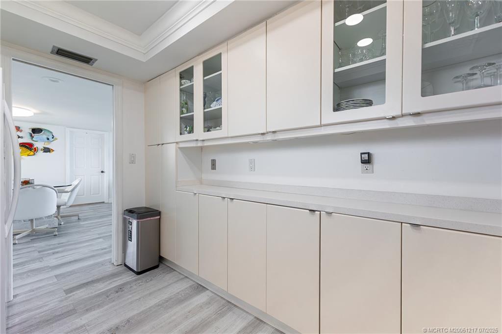 Listing images