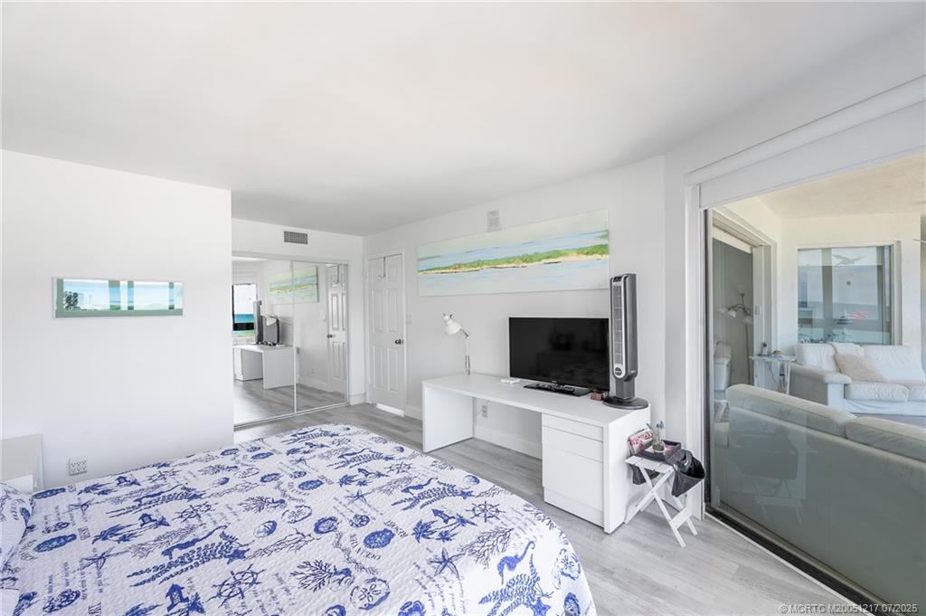 Listing images