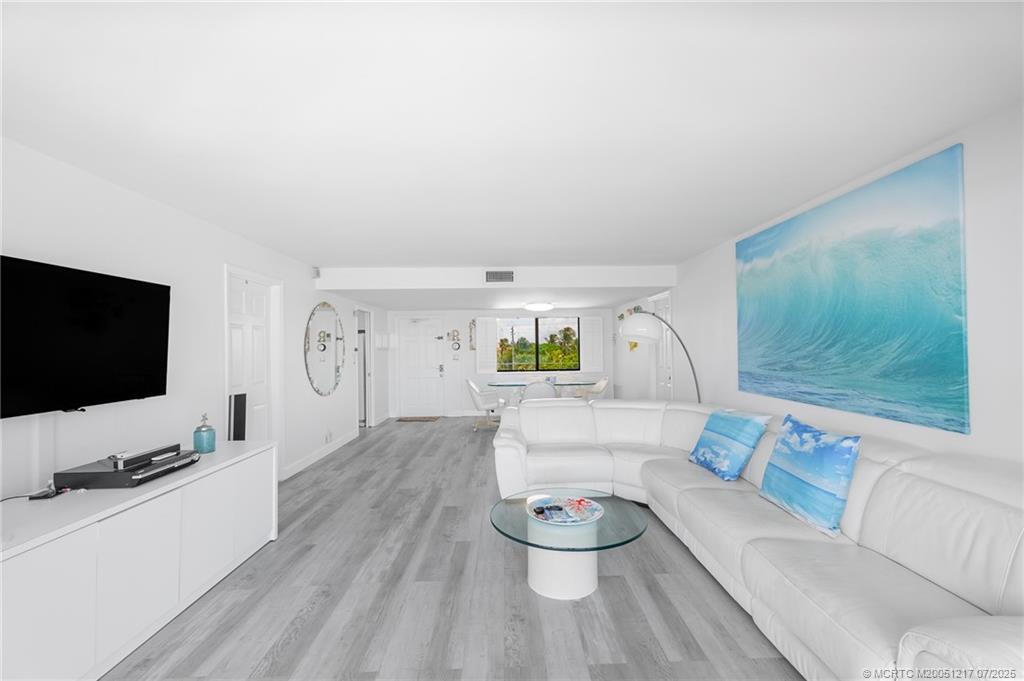 Listing images