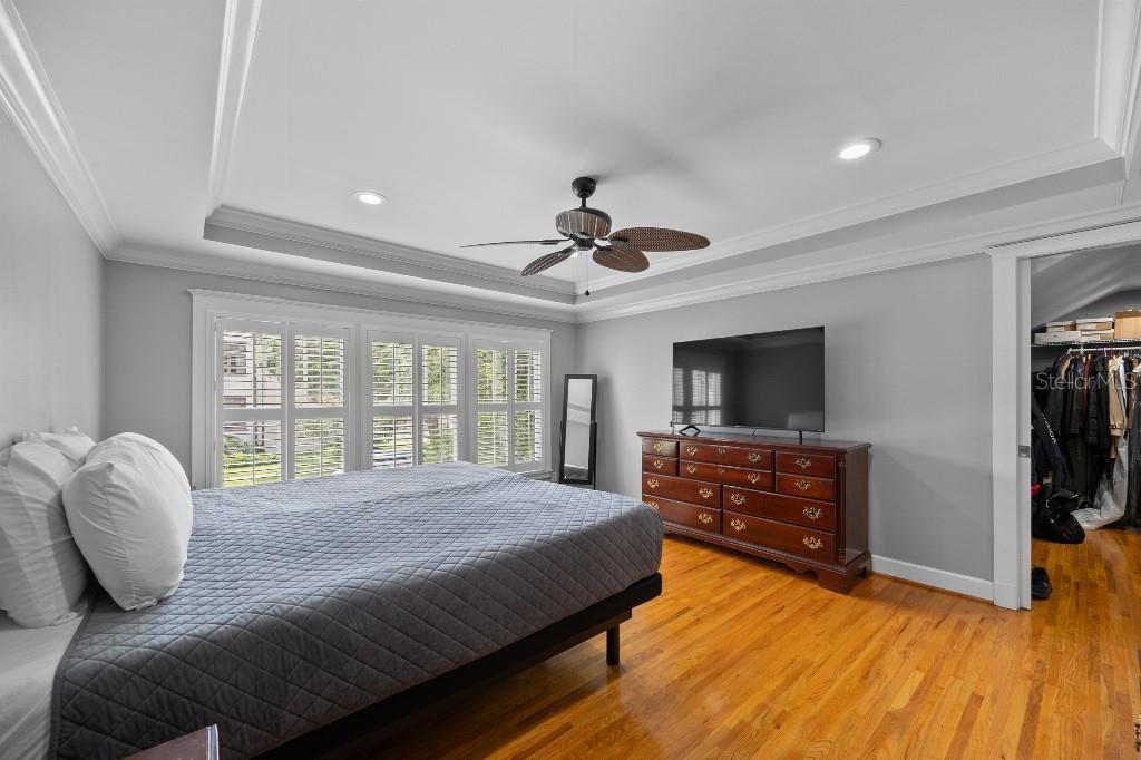 Listing images