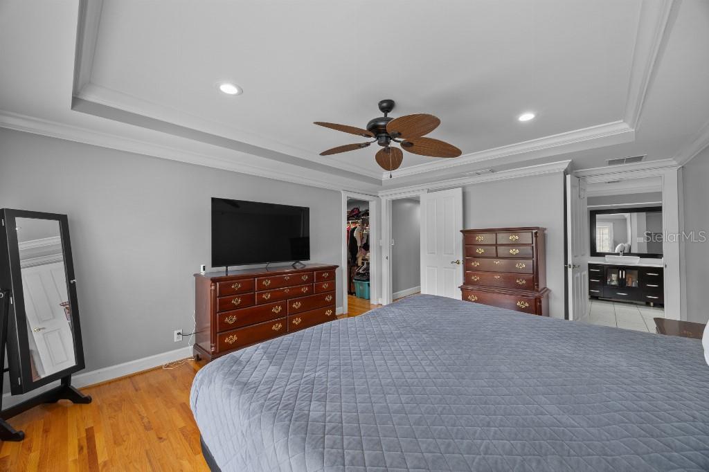 Listing images