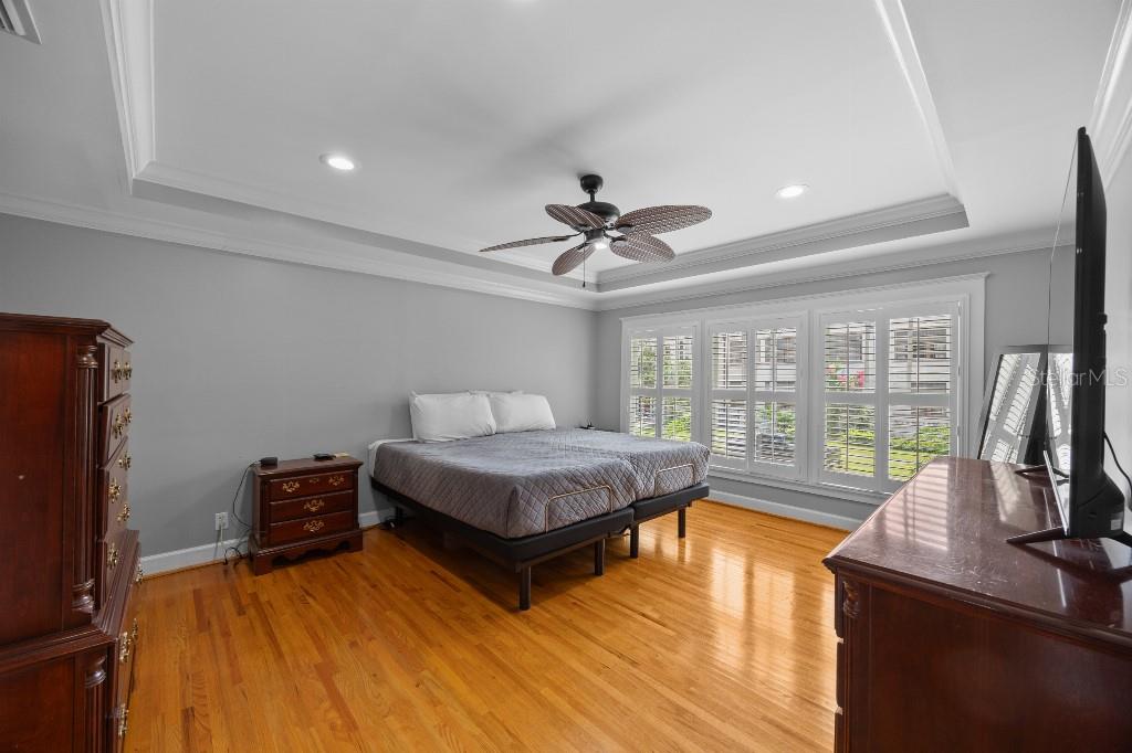 Listing images