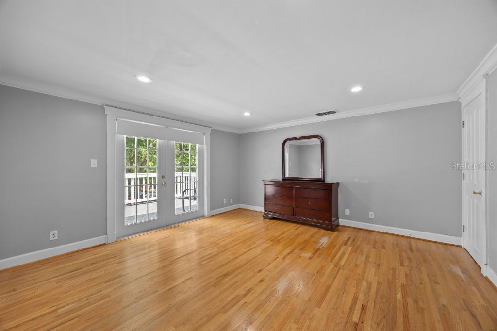 Listing images