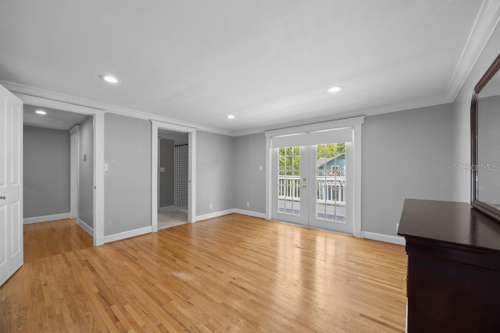 Listing images