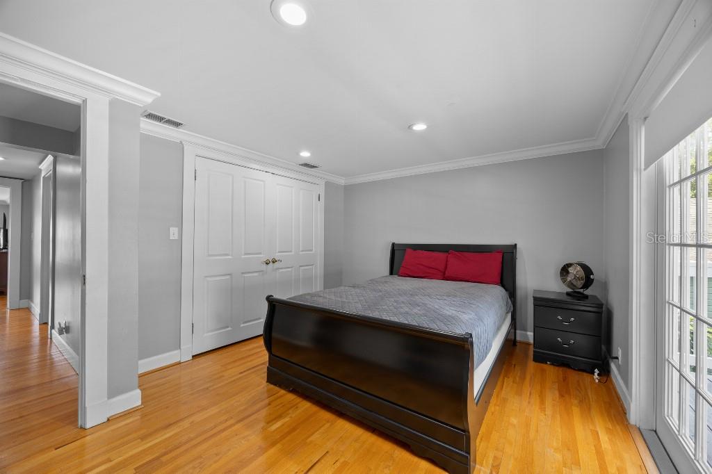 Listing images