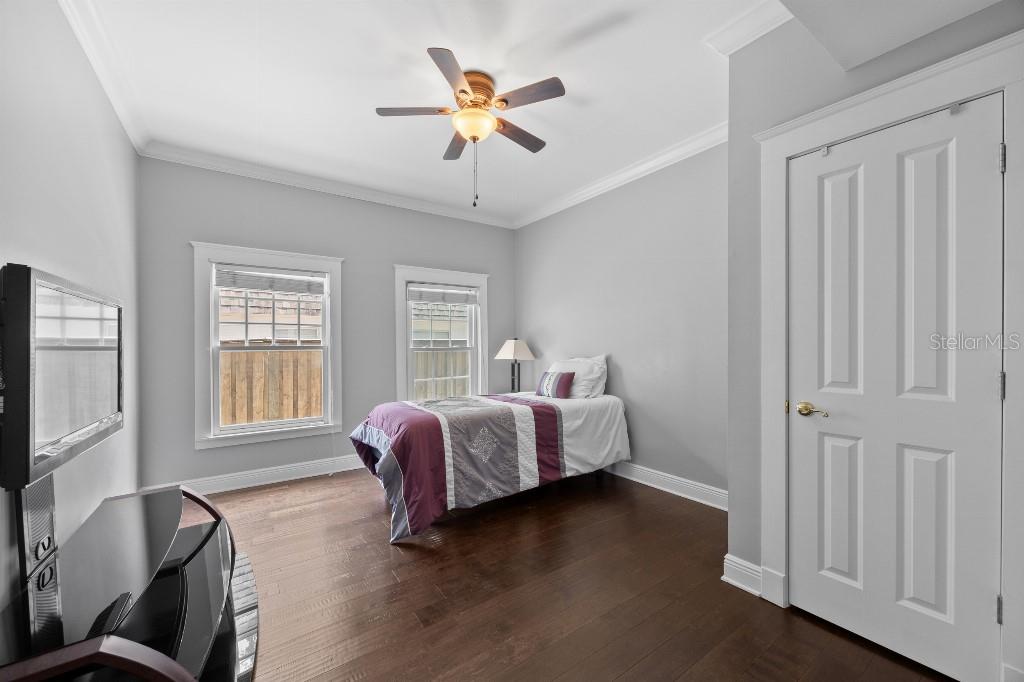Listing images