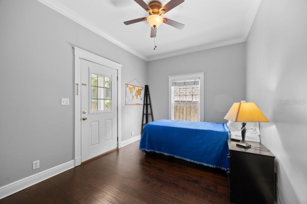 Listing images