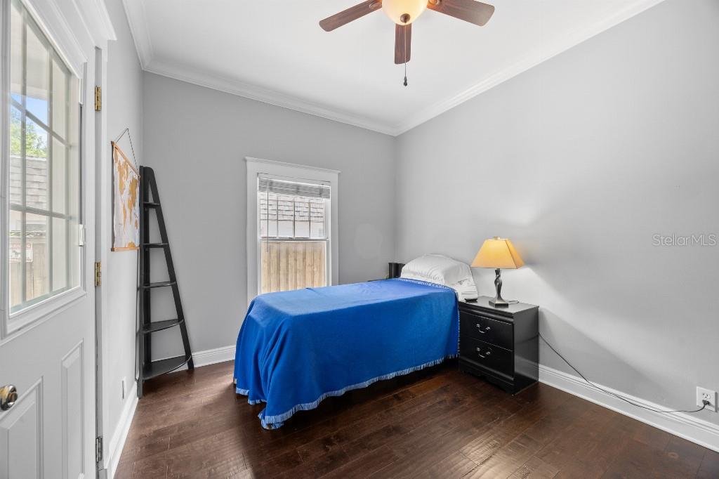 Listing images