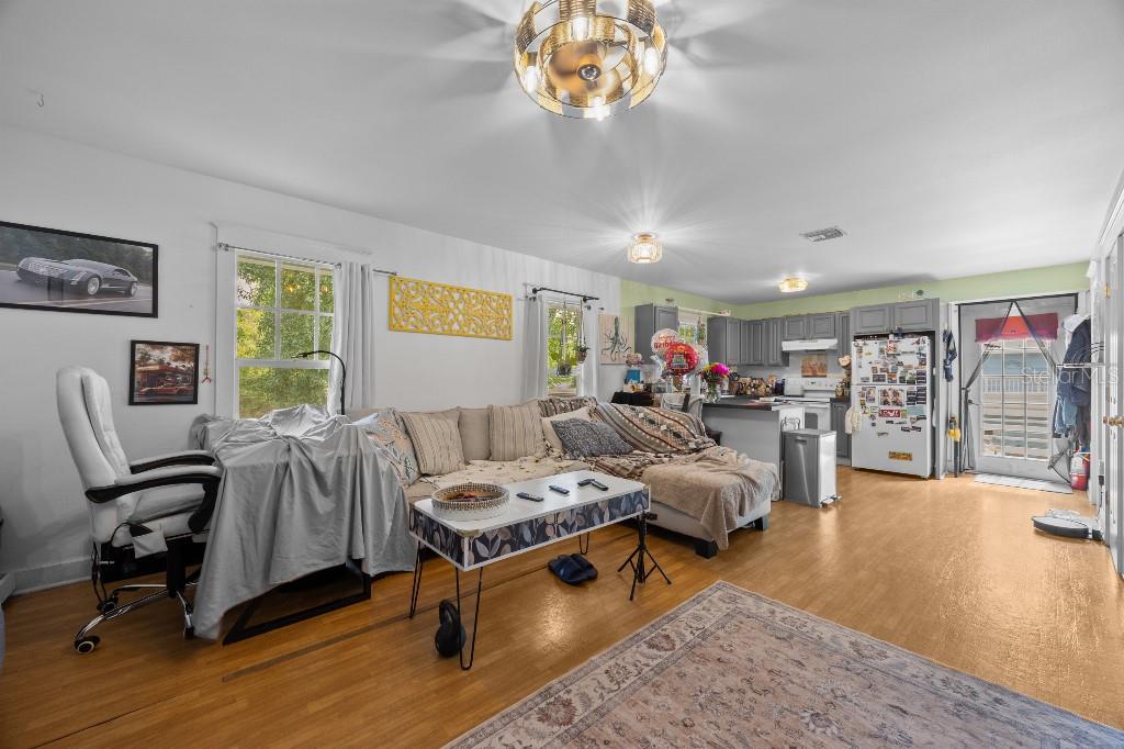 Listing images
