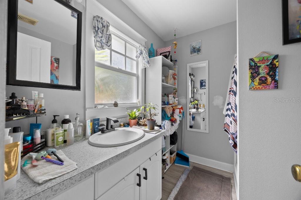 Listing images