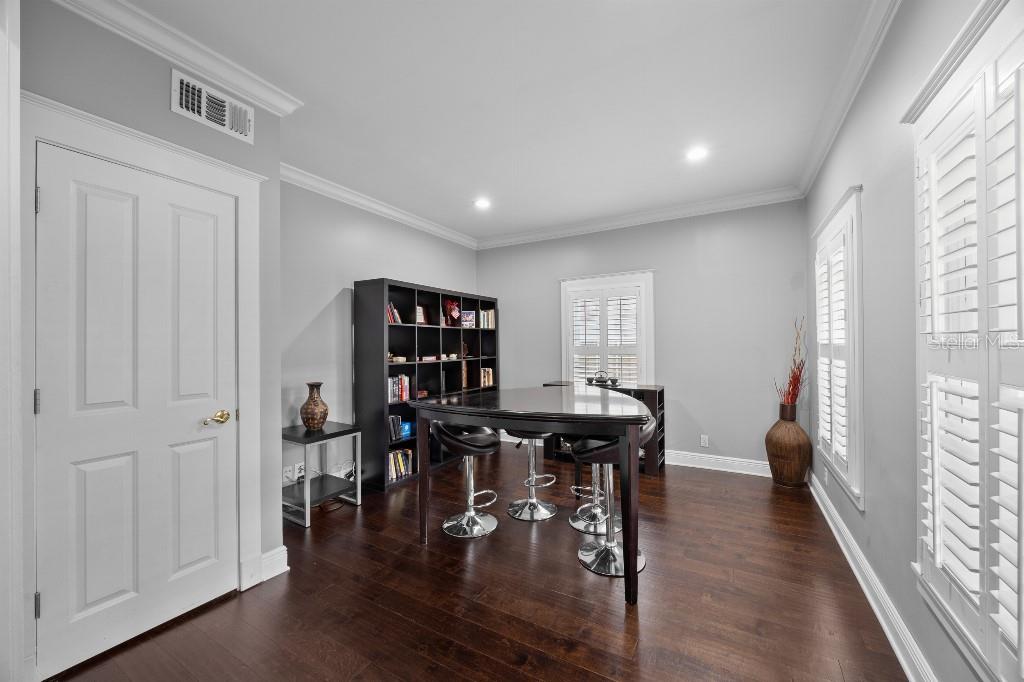 Listing images