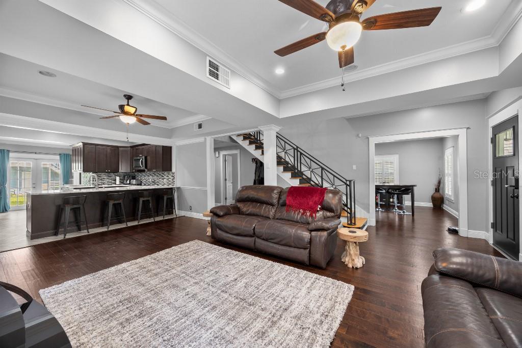 Listing images