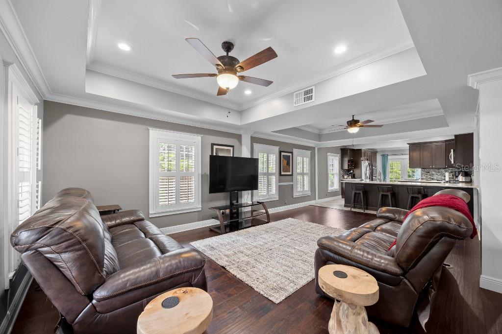 Listing images