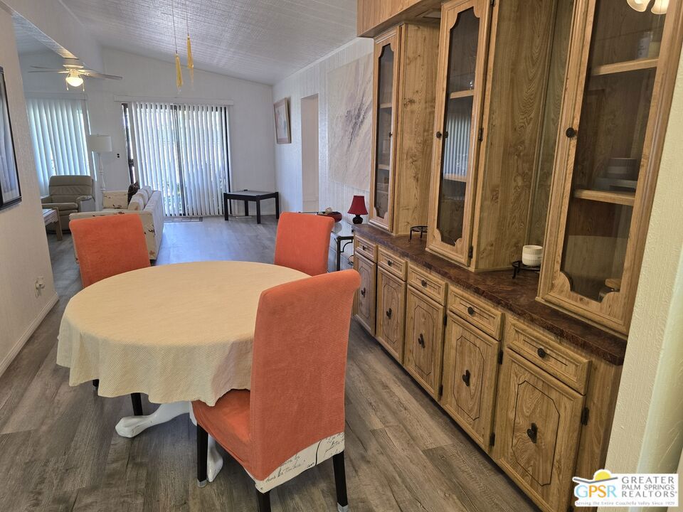 Listing images