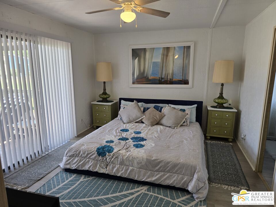Listing images