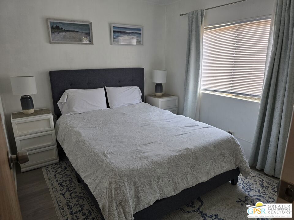 Listing images