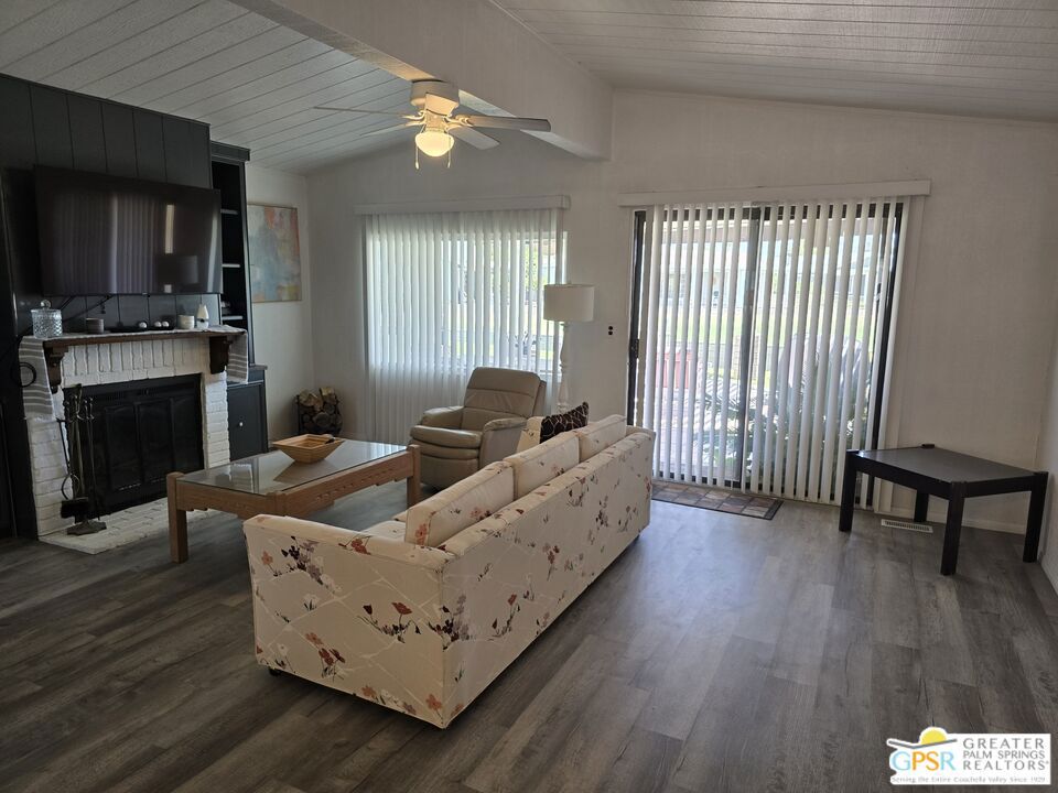 Listing images