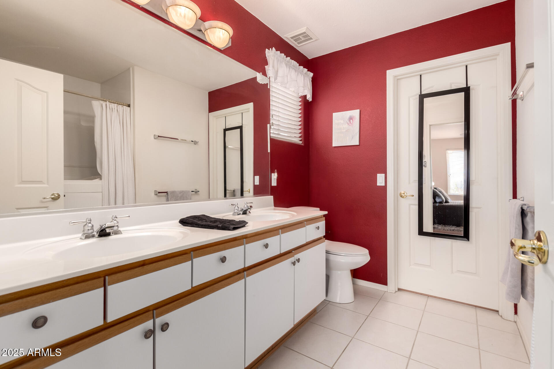 Listing images